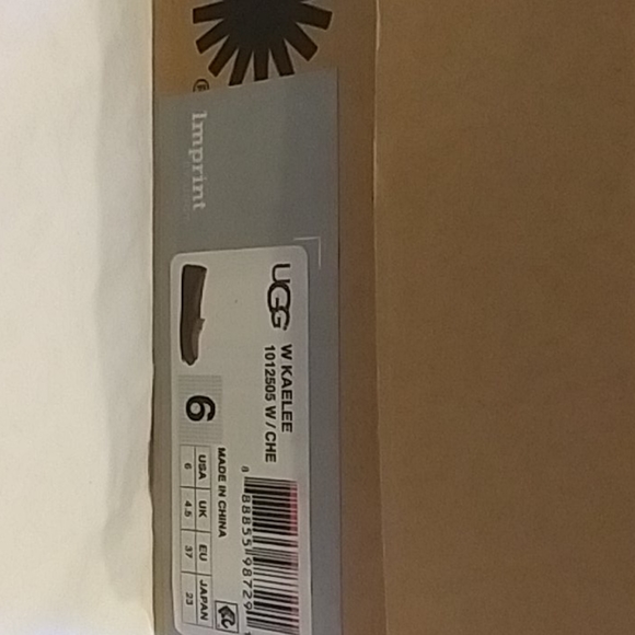 Ugg Size 6 W Kaelee  loafer - Picture 2 of 6